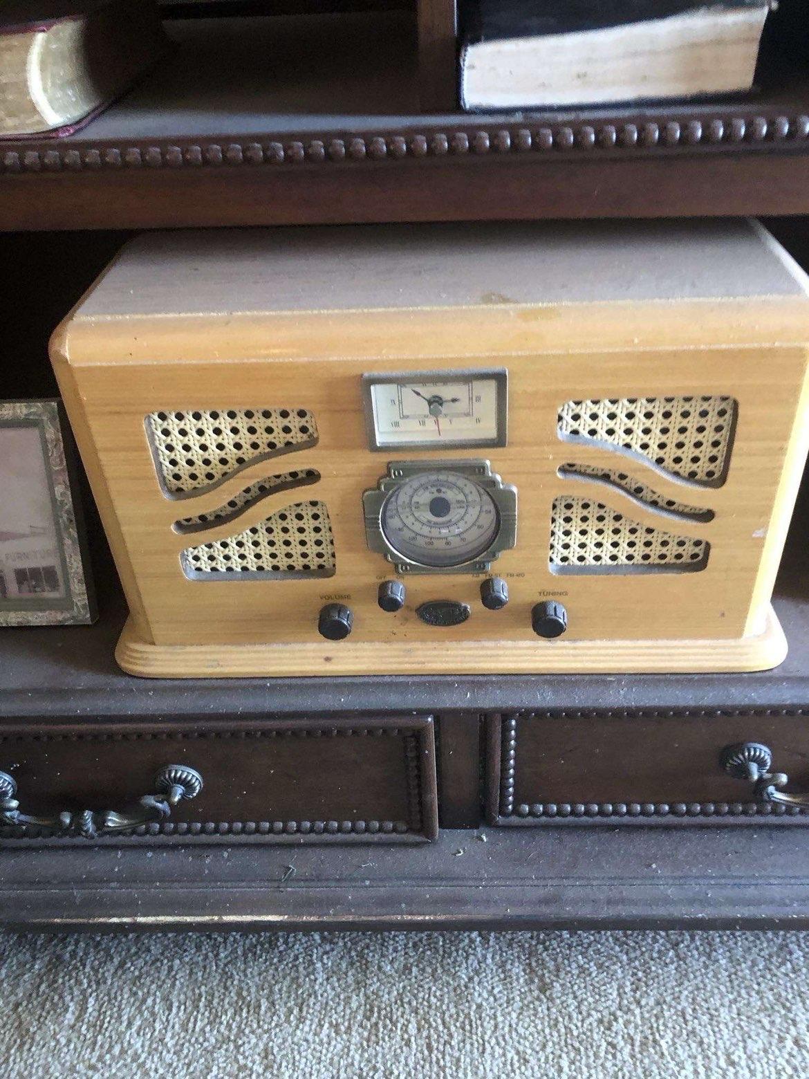 1940s Wooden Cabinet Radio